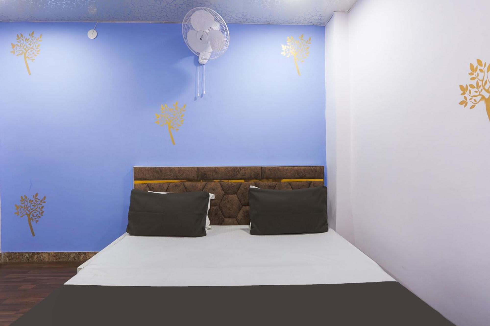 Hotel O Mykonos Guest House New Delhi Exterior photo